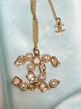 Elegant Gold and Pearl Crystal cc  Bezel Pendant